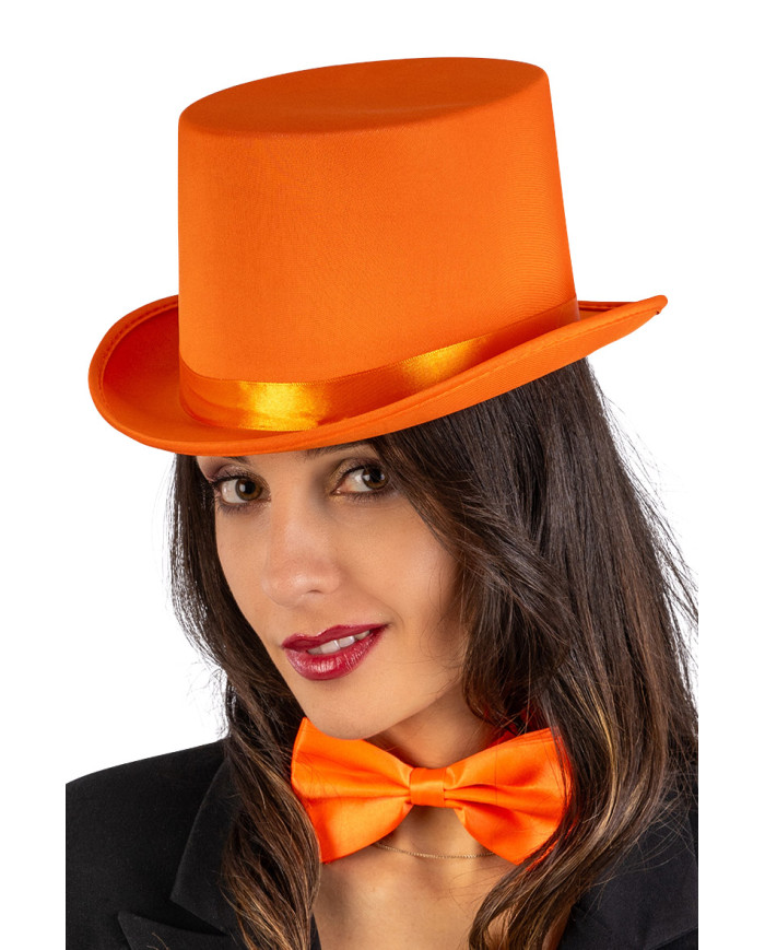 Haut-de-forme en satin et feutre orange fluo, h. 12 cm env. (taille 58), avec étiquette volante