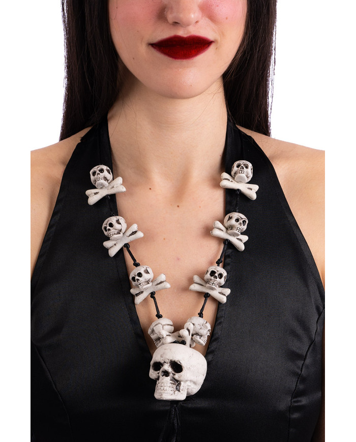 Collier avec tête de mort et os, avec étiquette volante / étiquette