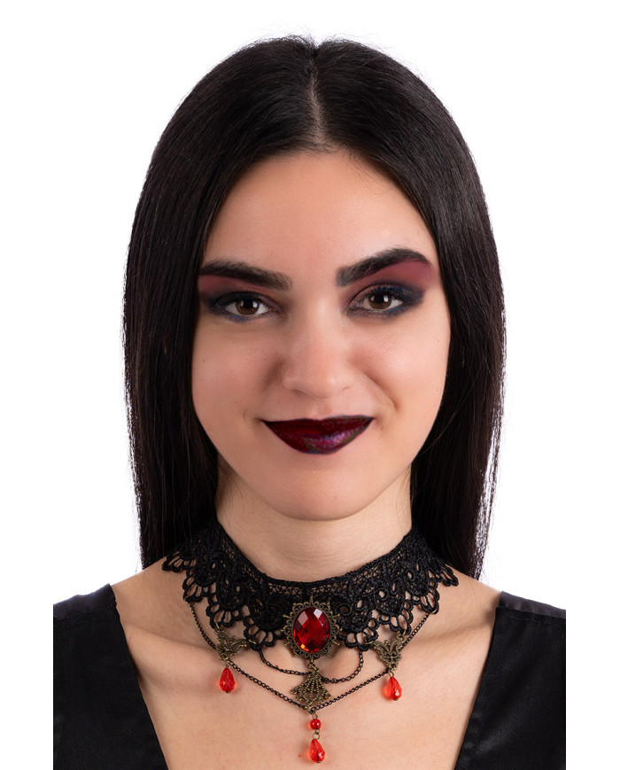 Gargantilla con encaje y gemas rojas sobre cartoncillo