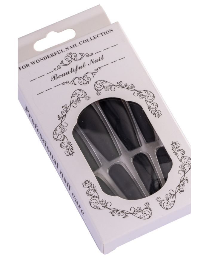 Ongles noirs longs, dans une boîte