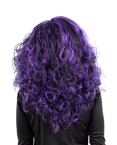 Perruque cheveux frisés noire et violette, dans un étui
