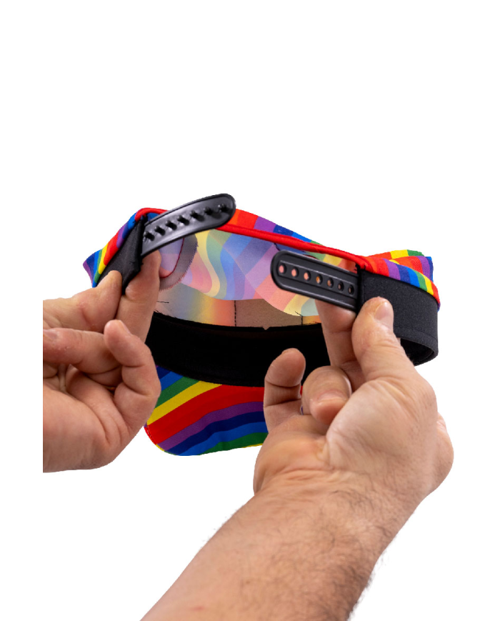 Kapitänsmütze regenbogenfarben aus Stoff mit Pappschild/Etikett