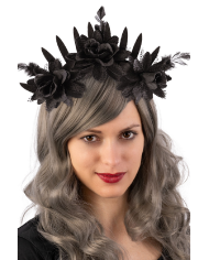 Diadema con adornos florales negros sobre cartoncillo