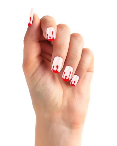 Faux ongles adhésifs sanglants dans une boîte