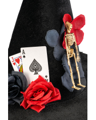 Sombrero de bruja de terciopelo con esqueleto, cartas y flores de unos 37 cm con solapa de cartón