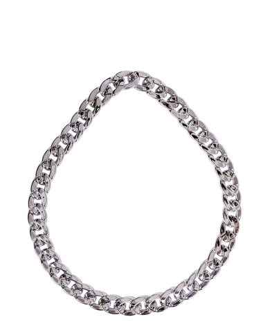 Collier argenté en plastique avec étiquette cartonnée pliée