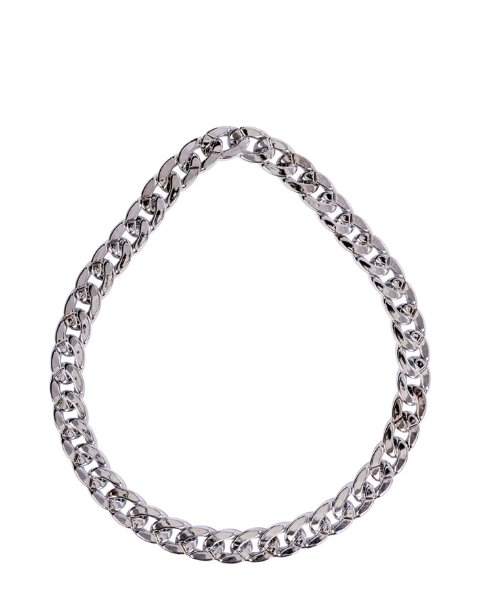 Collier argenté en plastique avec étiquette cartonnée pliée