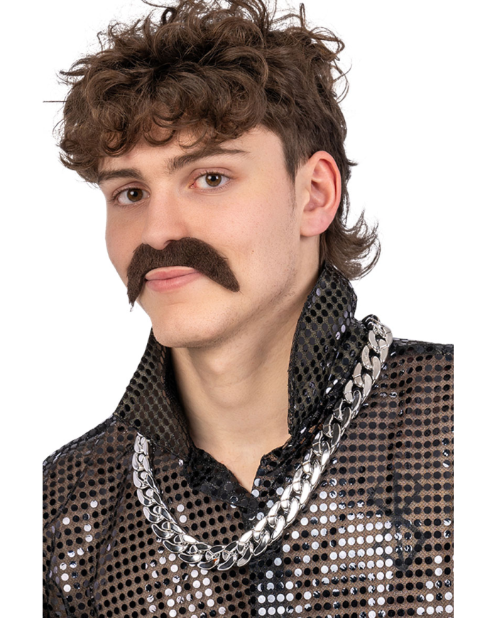 Collier argenté en plastique avec étiquette cartonnée pliée