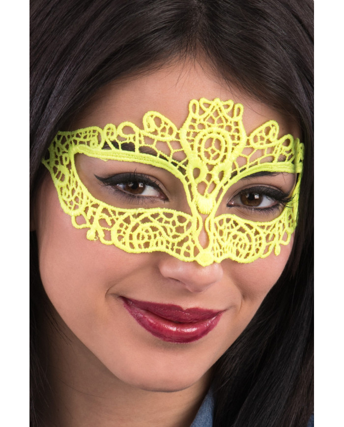 Chinless mask in macram?Ã¶ fabric to frame your look with a fluo