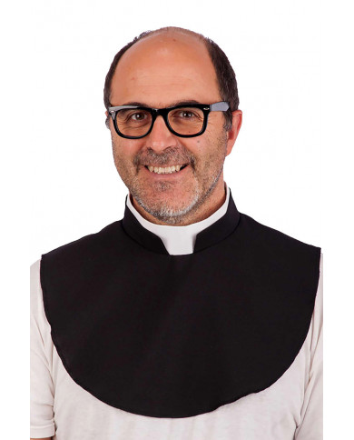 Collarino da prete, accessorio ideale per un travestiemnto da