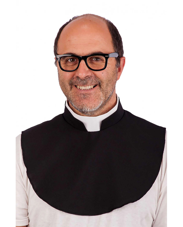 Collarino da prete, accessorio ideale per un travestiemnto da