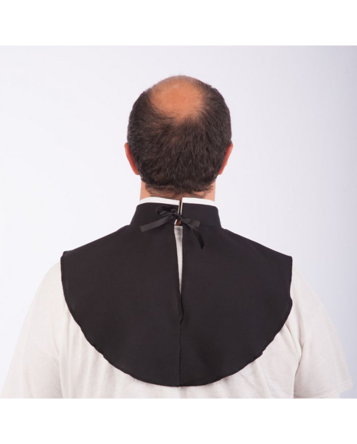 Collarino da prete, accessorio ideale per un travestiemnto da