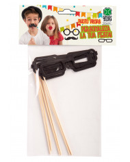 Set composto da sei occhiali neri rettangolari, realizzati in