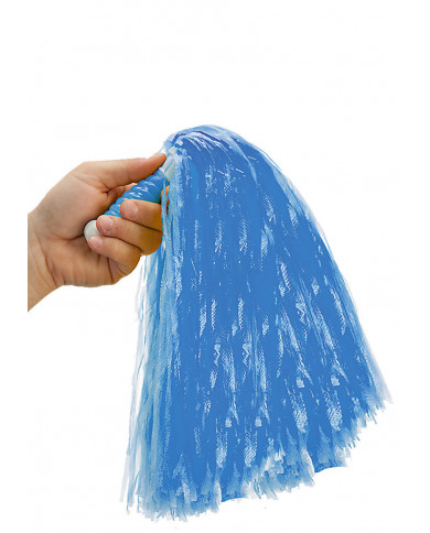 Pompon realizzati in filamenti di colore azzurro con comoda