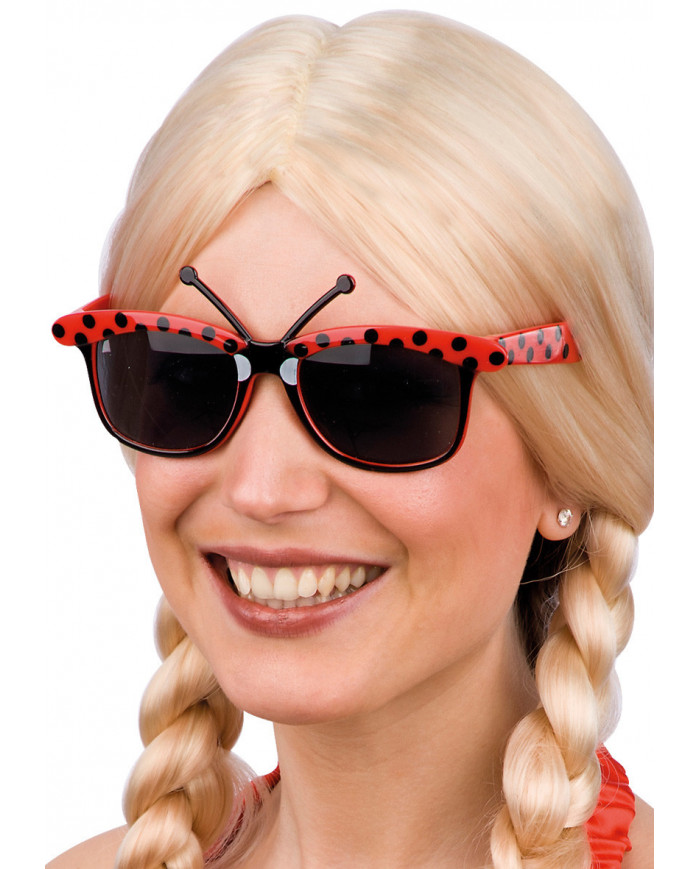 Lunettes coccinelle sur papier cartonnÃ©