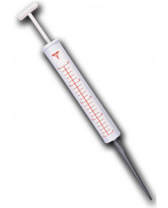 Jeringa grande de unos 53 cm de largo en bolsa con solapa de cartÃ³n