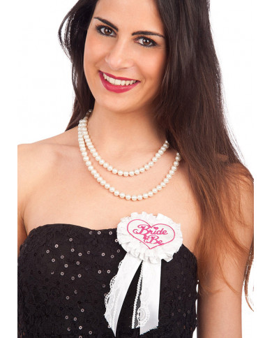 Coccarda Bride To Be On Cardboard