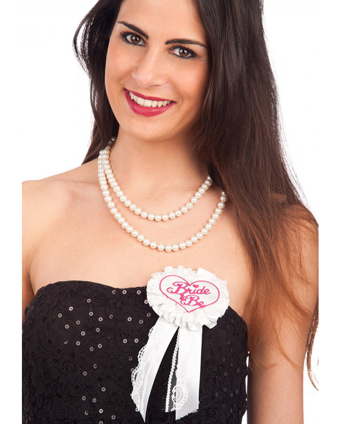 Coccarda Bride To Be On Cardboard