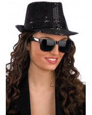 Gafas negras sobre cartoncillo