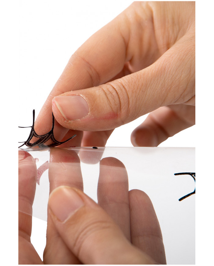 Stickers to decorate your face, here is the final touch for