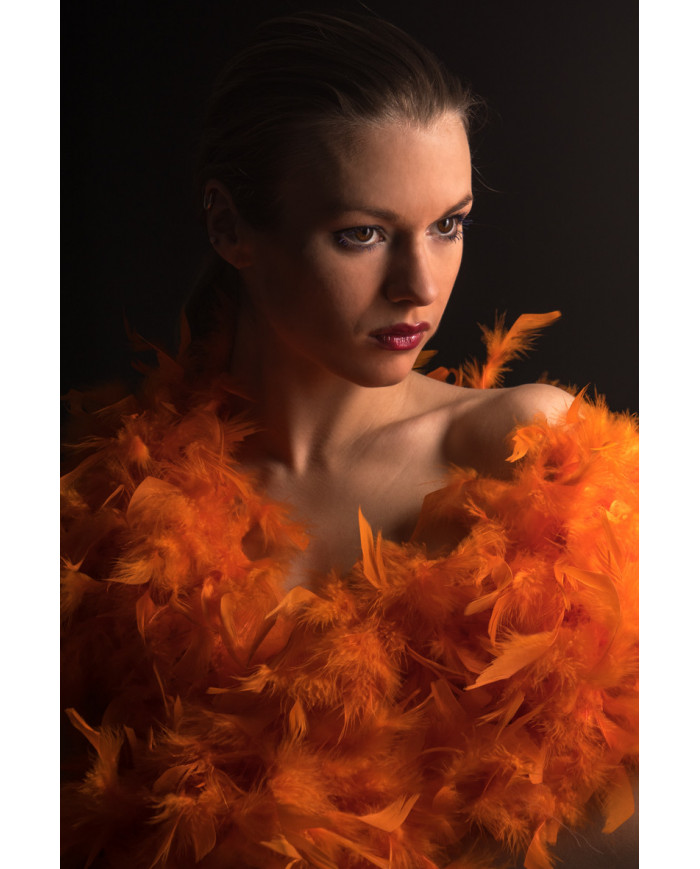 Orange fluo feather boa for a whiff of joy and color that will