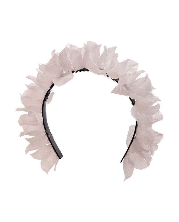 Headband with white flowers, which forms an elegant crown