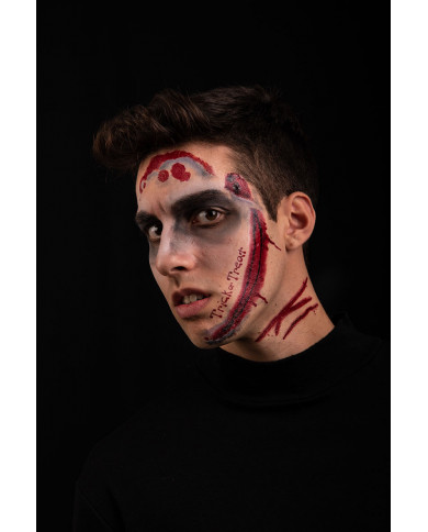 Cartella con tatuaggi di cicatrici insanguinate per un trucco