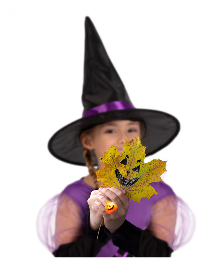 Luminous pumpkin ring in plastic. Cute Halloween gadget for