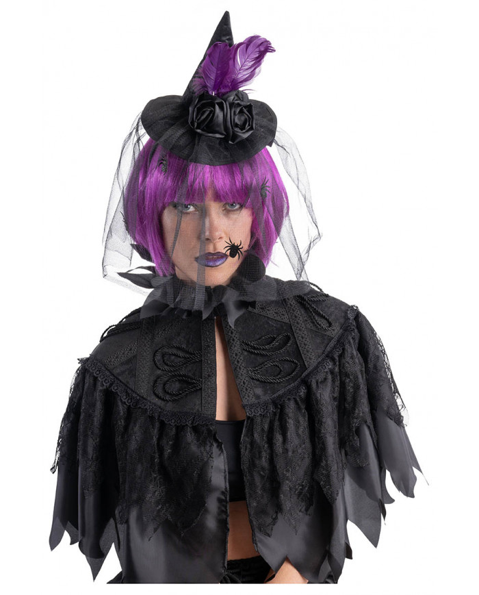 sombrero pequeño de raso negro con rosa, plumas y velo con diadema con solapa de cartón