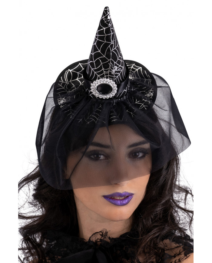 Cappellino in raso nero con fibbia e veletta con cerchietto con cav.