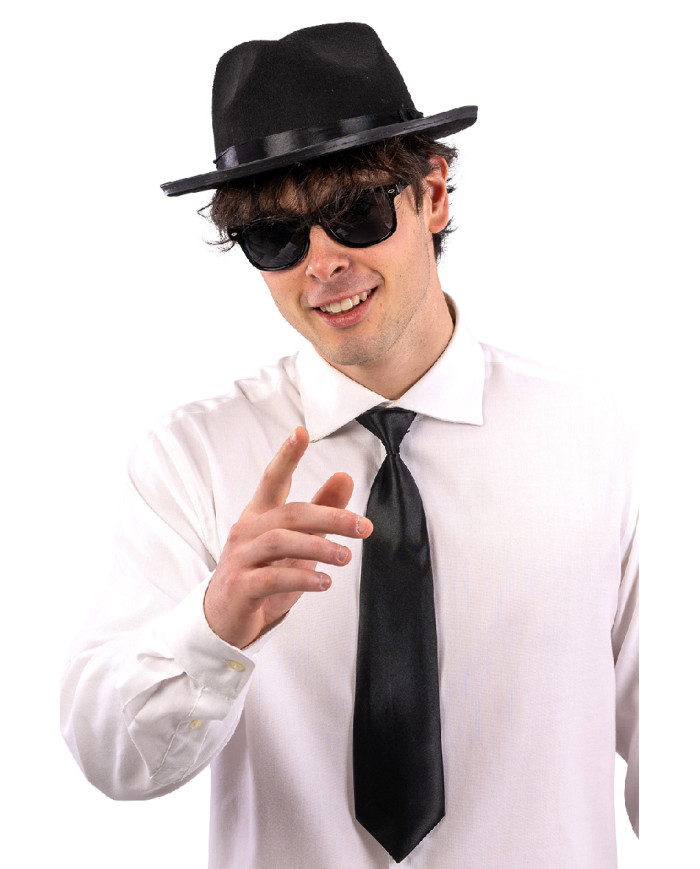 Set gangster (cappello, occhiali, cravatta) su cartoncino